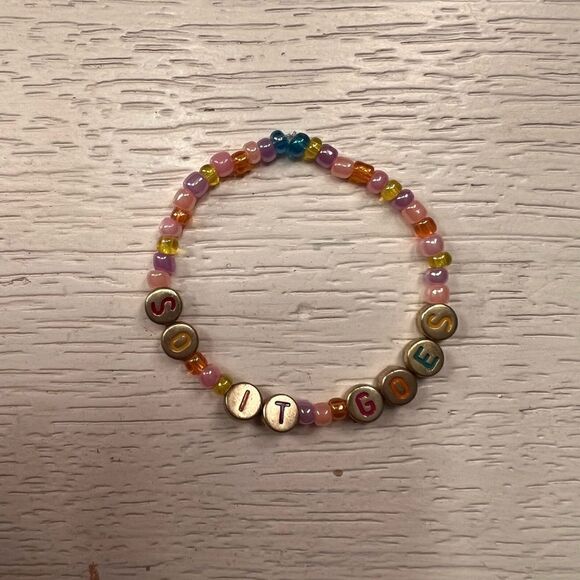 Taylor Swift Friendship Bracelet - Picture 1 of 1